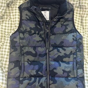 GAP Kids Boy’s Camo Puffer Vest Size Large